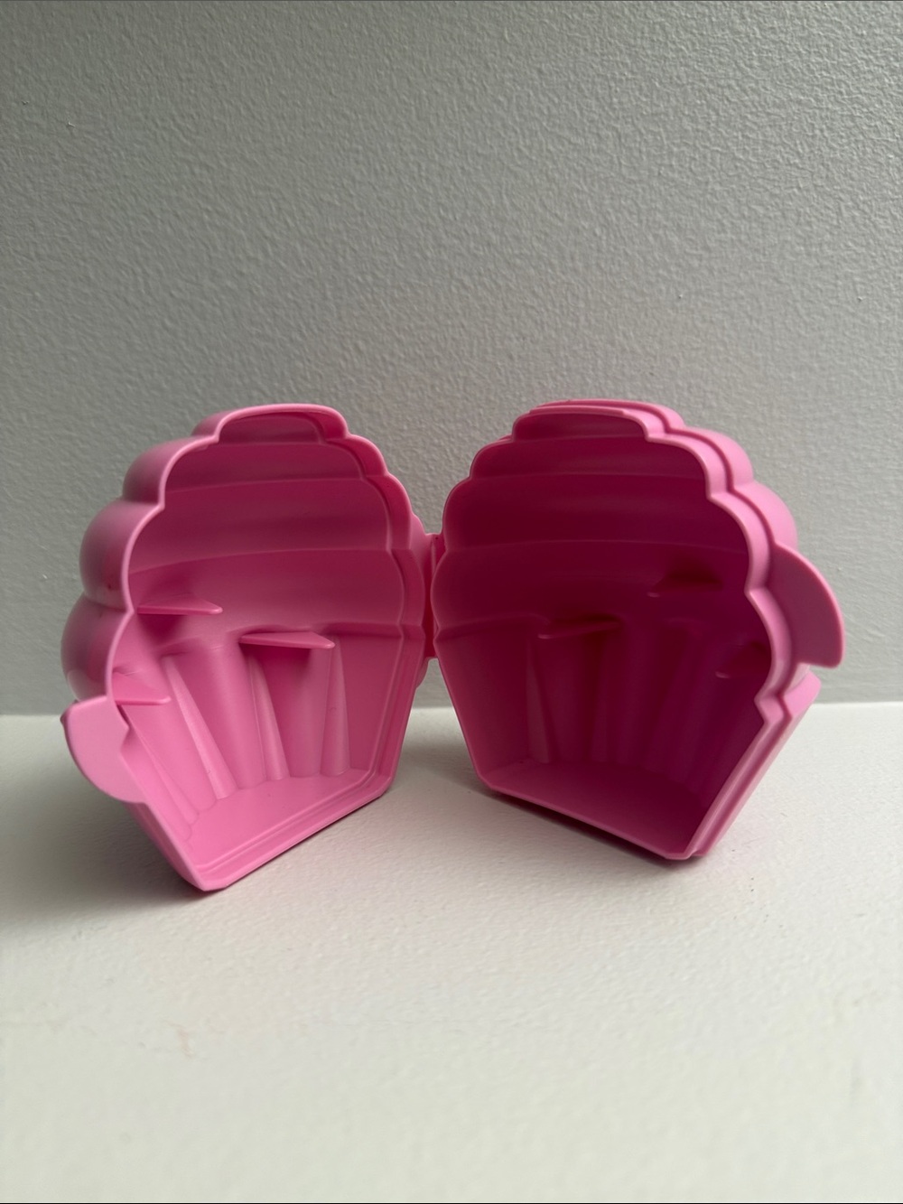 Tupperware cupcake holders - Picture 2 of 2